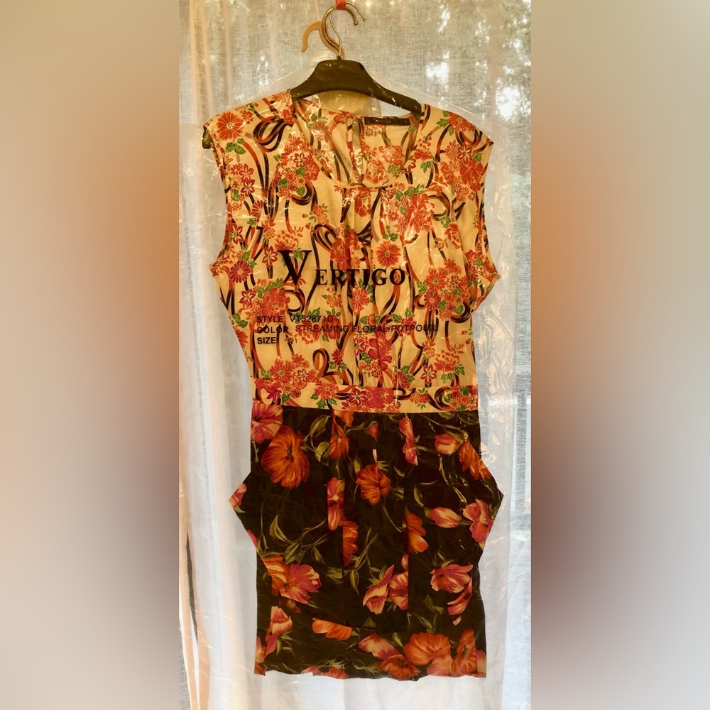 Vertigo size 4 satin dress - beautiful print